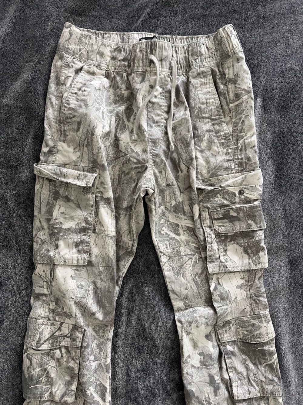 Hollister NWOT men’s small camo pants